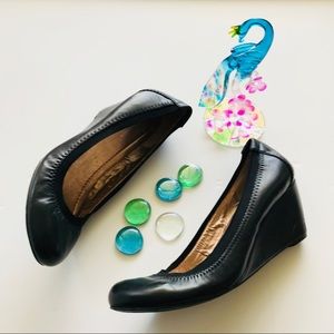 BCBGeneration black comfort wedge pumps